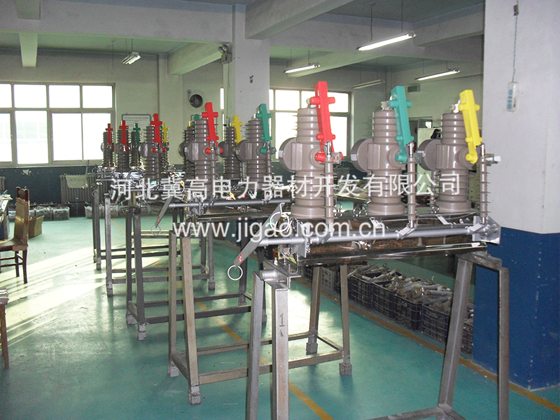 ZW32戶外高壓真空斷路器（帶隔離開關(guān)）